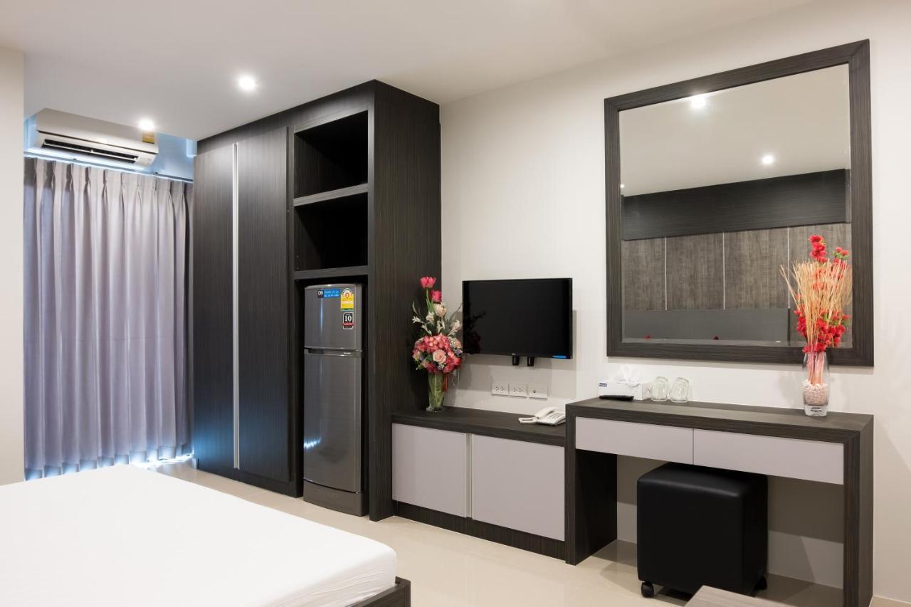 Db Plus 5 Bangkok Buitenkant foto