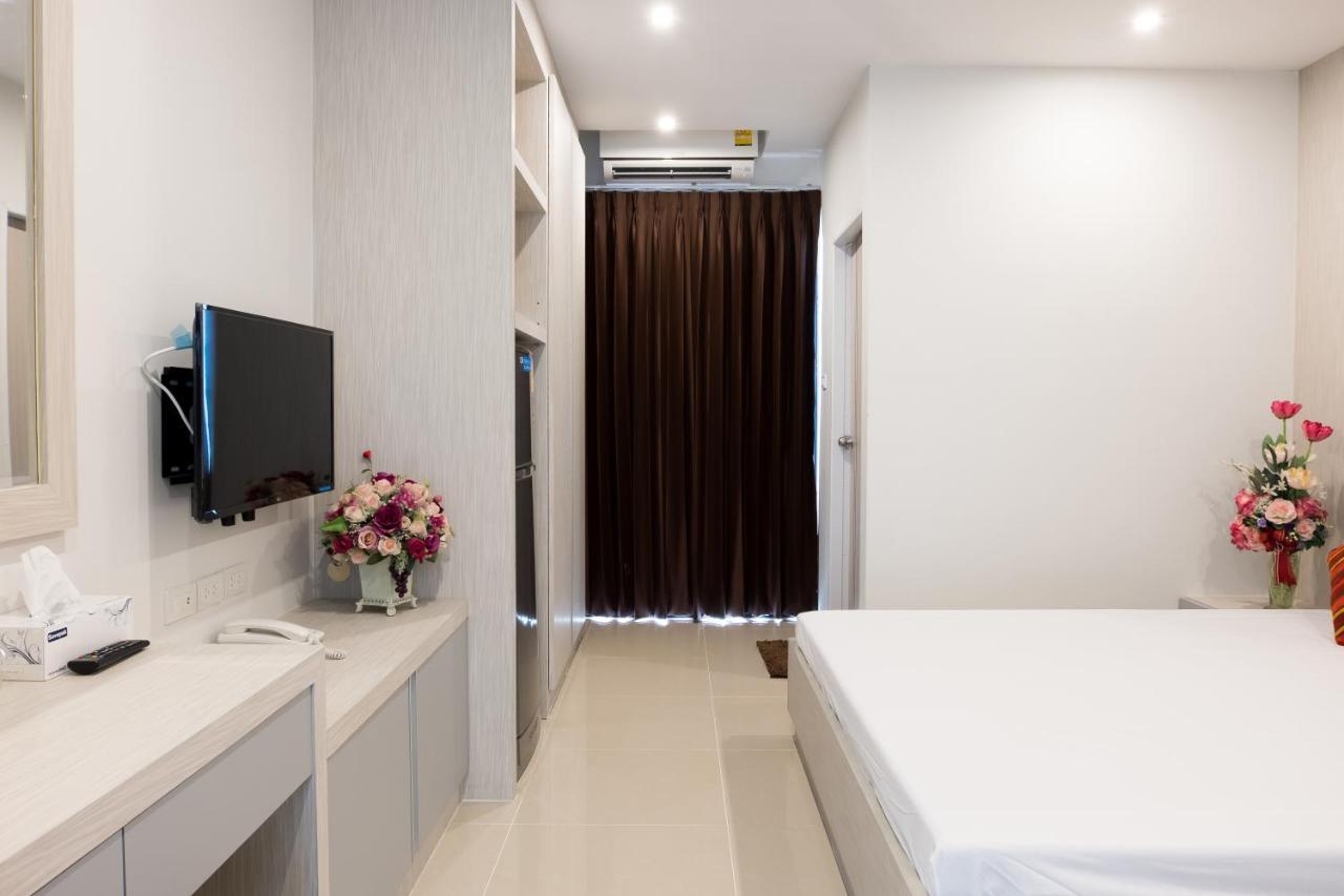 Db Plus 5 Bangkok Buitenkant foto
